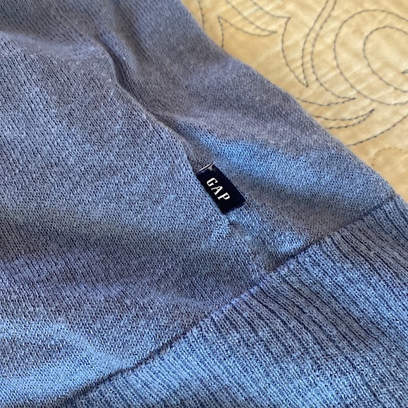 GAP Sweater - Picture 3 of 4